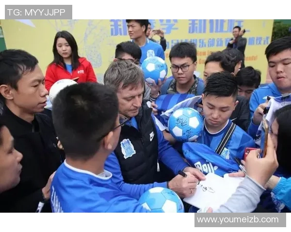 富力队内对抗赛精彩纷呈球员们展现出色技艺与团队默契